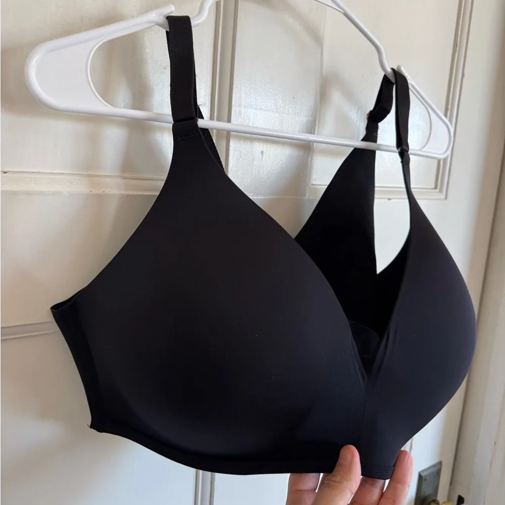 Soma‎ black Vanishing 360 wireless bra size 42C